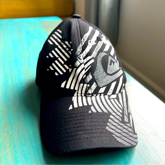 Quicksilver black and white hat - Picture 1 of 5
